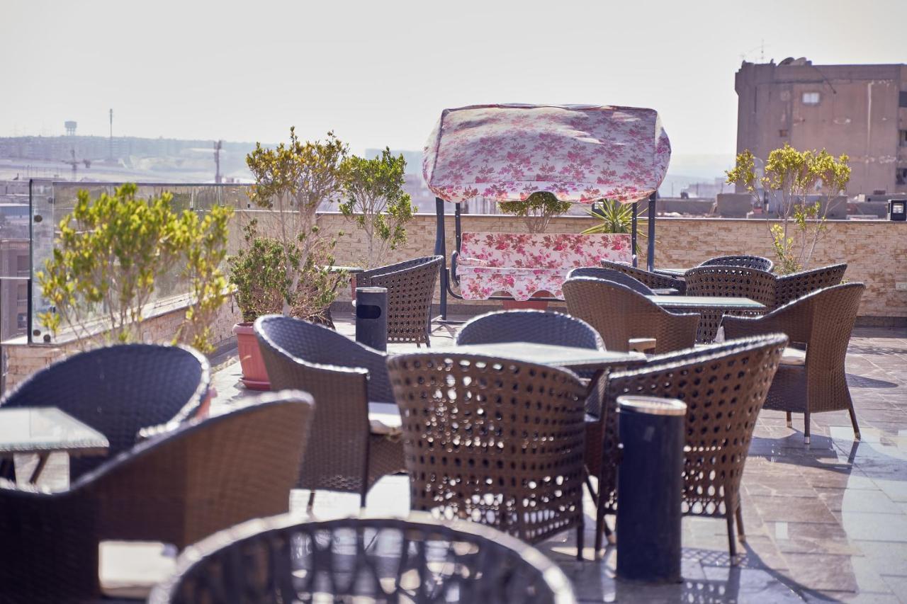Pyramids Quen Hotel Кайро Екстериор снимка