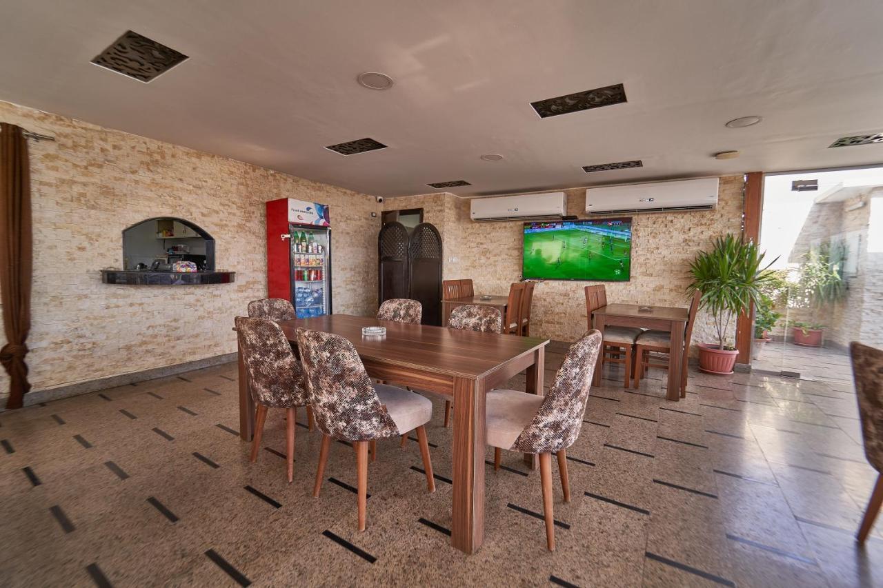 Pyramids Quen Hotel Кайро Екстериор снимка