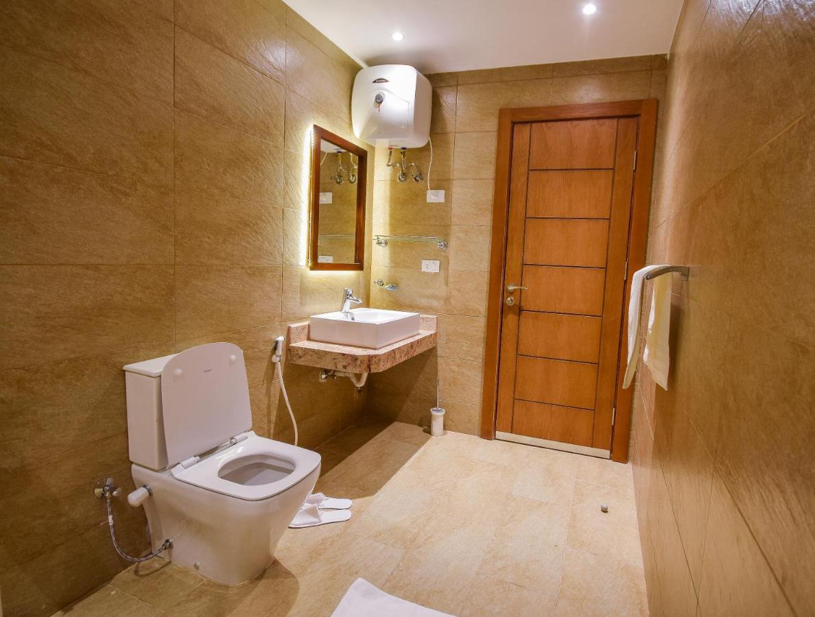 Pyramids Quen Hotel Кайро Екстериор снимка